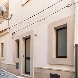 https://the-bell-comiso.catania-hotels.net