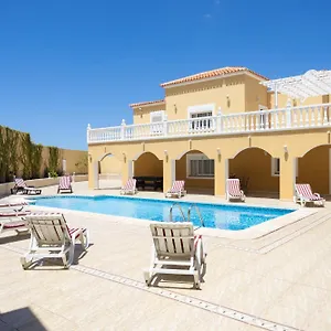 https://villa-di-lusso-con-piscina.in-canary-islands.com